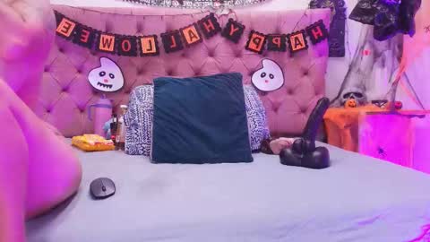 auroraa_miller online show from October 2025 12:00:02 PM