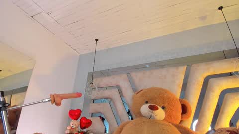 Aurora  online show from February 2026 07:43:01 PM