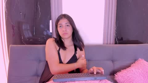 Snapshot of aurorafoxy_ chatting on April 2026 12:11:02 PM Aurora online show from April 2026 12:11:02 PM