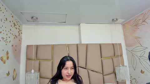 Snapshot of auroragracce chatting on May 2026 12:10:01 PM AuroraGracce online show from May 2026 12:10:01 PM