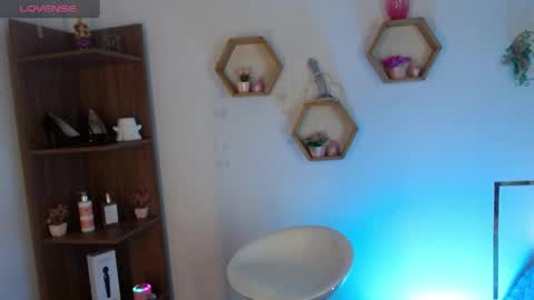 aurorahans online show from April 2026 12:00:02 AM