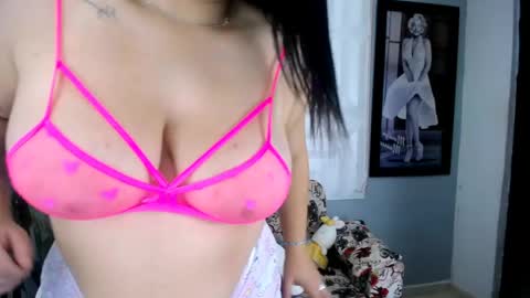 Snapshot of auroramcry chatting on May 2026 03:00:01 AM INSTAGRAM AURORA MCRY online show from May 2026 03:00:01 AM