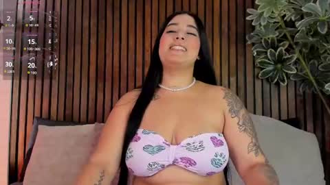 auroraqueenn online show from July 2026 08:37:01 PM