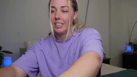 aussielulu online show from December 2025 11:48:01 AM