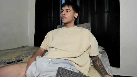 Snapshot of austin_falcon chatting on January 2025 09:01:02 PM Austin online show from January 2025 09:01:02 PM