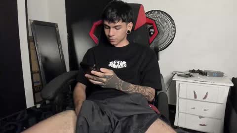 Snapshot of austin_falcon chatting on February 2025 09:04:02 PM Austin online show from February 2025 09:04:02 PM