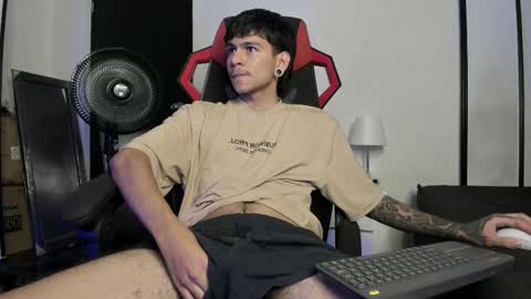 Snapshot of austin_falcon chatting on February 2025 08:14:02 PM Austin online show from February 2025 08:14:02 PM