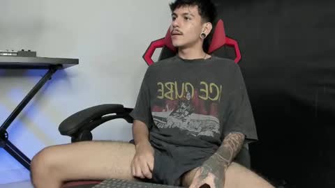 Snapshot of austin_falcon chatting on September 2025 08:32:02 PM Austin online show from September 2025 08:32:02 PM