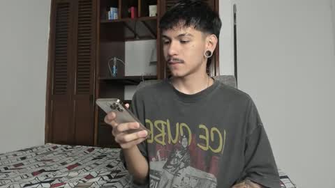 Snapshot of austin_falcon chatting on October 2025 01:32:02 PM Austin online show from October 2025 01:32:02 PM