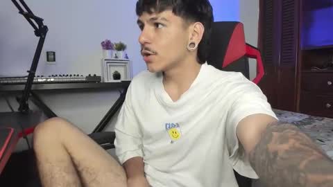 Snapshot of austin_falcon chatting on October 2025 07:03:02 PM Austin online show from October 2025 07:03:02 PM