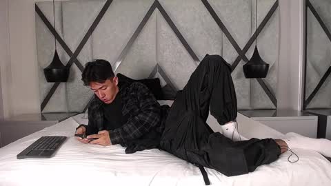 austinreeds online show from October 2025 12:00:02 PM