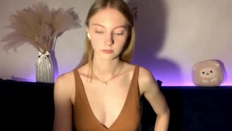 Annie online show from September 2025 03:27:02 PM