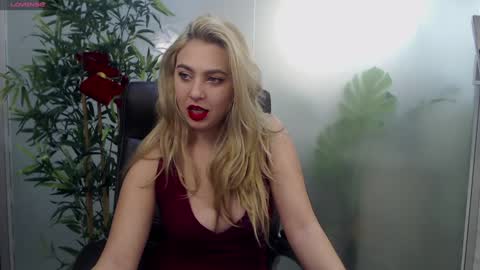 Snapshot of avablue_ chatting on December 2024 07:54:02 AM online show from December 2024 07:54:02 AM