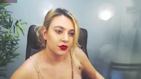 Snapshot of avablue_ chatting on January 2025 10:29:02 AM online show from January 2025 10:29:02 AM