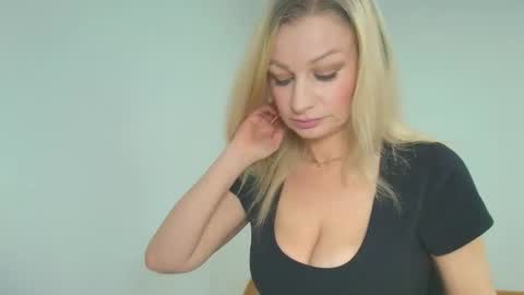 Snapshot of avaluxe_ chatting on May 2026 03:40:01 PM Eira online show from May 2026 03:40:01 PM