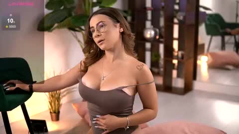 AvaReed online show from September 2025 04:01:01 AM