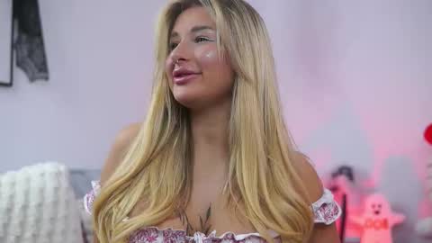 Snapshot of avashay chatting on October 2025 09:52:01 PM Carina online show from October 2025 09:52:01 PM