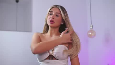 Carina online show from March 2026 09:29:02 PM