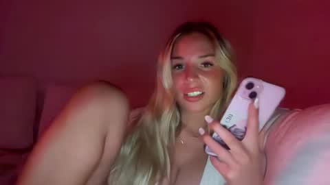 Snapshot of avelynrae chatting on August 2026 03:23:02 AM Avelyn Rae online show from August 2026 03:23:02 AM