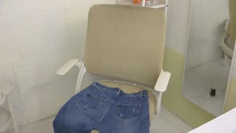 Snapshot of averageuncut1 chatting on February 2026 05:17:01 AM Rhian online show from February 2026 05:17:01 AM