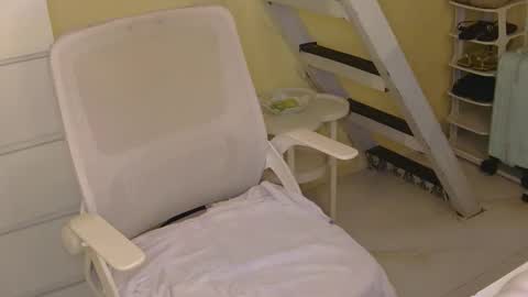 Snapshot of averageuncut1 chatting on February 2026 03:04:01 AM Rhian online show from February 2026 03:04:01 AM