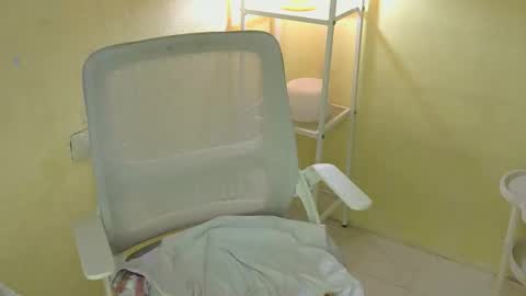 Snapshot of averageuncut1 chatting on February 2026 04:11:01 AM Rhian online show from February 2026 04:11:01 AM