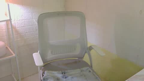 Snapshot of averageuncut1 chatting on March 2026 04:18:02 AM Rhian online show from March 2026 04:18:02 AM