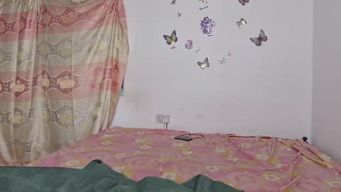 Snapshot of averrine chatting on April 2026 08:07:02 AM averrine online show from April 2026 08:07:02 AM