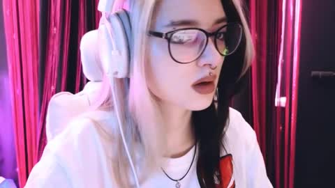 Avriel online show from February 2025 02:59:01 AM