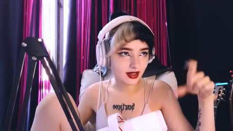 Avriel online show from September 2025 05:19:02 AM