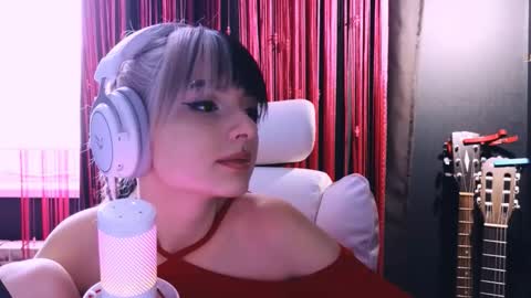 Avriel online show from December 2025 05:47:01 AM