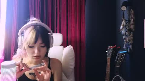 Snapshot of avi_nile chatting on June 2026 04:40:01 AM Avriel online show from June 2026 04:40:01 AM