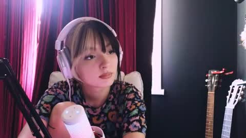 Avriel online show from July 2026 04:25:01 AM