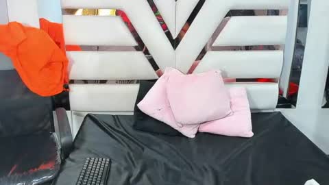 avi_thomsonn_ online show from June 2026 02:24:02 AM