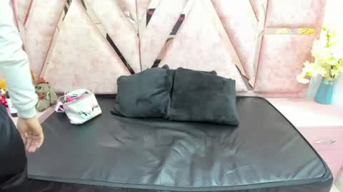 avi_thomsonn_ online show from July 2026 02:29:01 AM