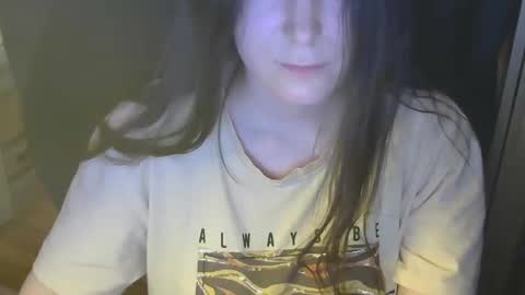 Snapshot of avialenne chatting on April 2026 06:28:01 PM avialenne online show from April 2026 06:28:01 PM