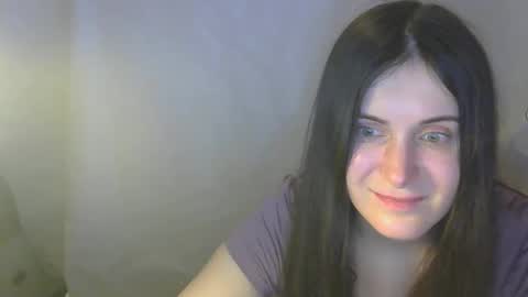 Snapshot of avialenne chatting on April 2026 05:28:01 PM avialenne online show from April 2026 05:28:01 PM