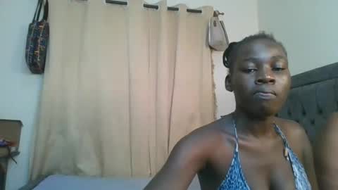 Snapshot of avian_babe1 chatting on June 2026 11:29:01 PM avian_babe1 online show from June 2026 11:29:01 PM