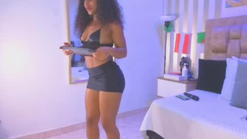 Snapshot of avis_lara chatting on June 2026 08:11:02 PM AVIS online show from June 2026 08:11:02 PM