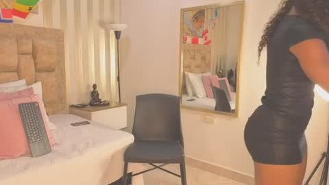 Snapshot of avis_lara chatting on July 2026 06:35:01 PM AVIS online show from July 2026 06:35:01 PM