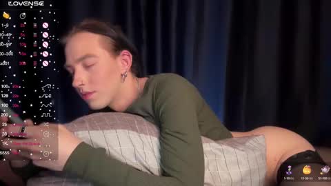 avril_pearly_ online show from December 2024 11:27:02 PM