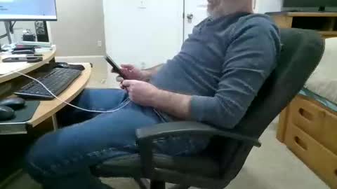 Snapshot of awesnead chatting on January 2026 07:39:01 PM awesnead online show from January 2026 07:39:01 PM