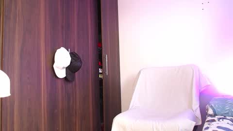 Independiente Model online show from December 2025 07:11:01 PM