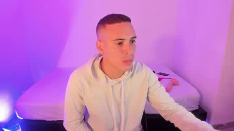 Snapshot of axel__fierro chatting on April 2026 09:32:01 PM axel__fierro online show from April 2026 09:32:01 PM