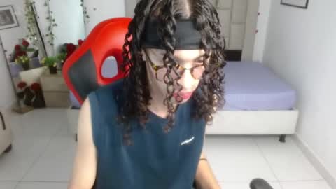 Snapshot of axel_fox7 chatting on May 2026 01:10:02 AM Axel online show from May 2026 01:10:02 AM