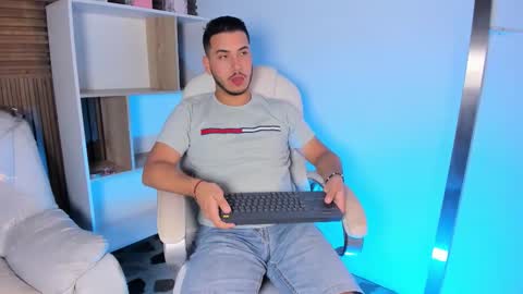 axel_grey_ online show from September 2025 12:30:01 PM