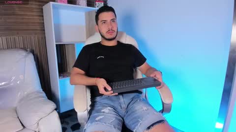 axel_grey_ online show from October 2025 12:14:02 PM