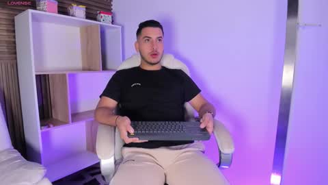 axel_grey_ online show from October 2025 12:17:01 PM