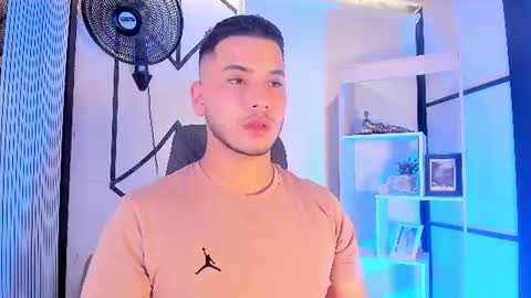 Snapshot of axel_grey_ chatting on June 2026 05:09:01 AM axel_grey_ online show from June 2026 05:09:01 AM