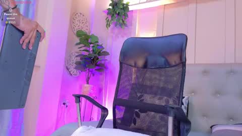 Axel  online show from May 2026 01:30:01 PM